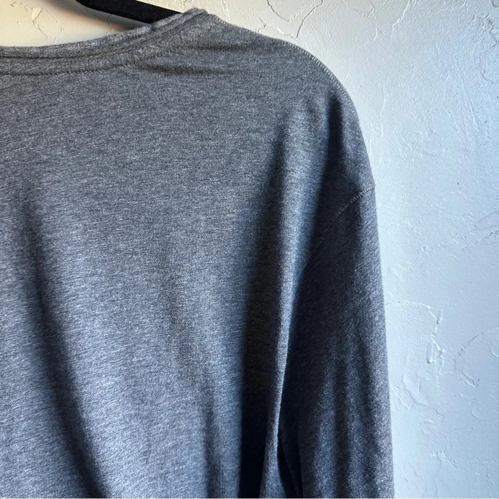 Robert Barakett Men’s Basic Farlow Long Sleeve VNeck Tee Sz XL‎ Dark Grey